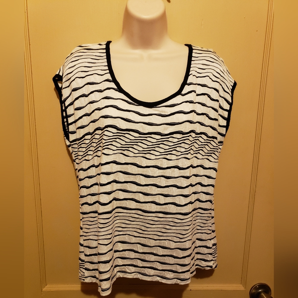 Liz Claiborne Ladies Top M